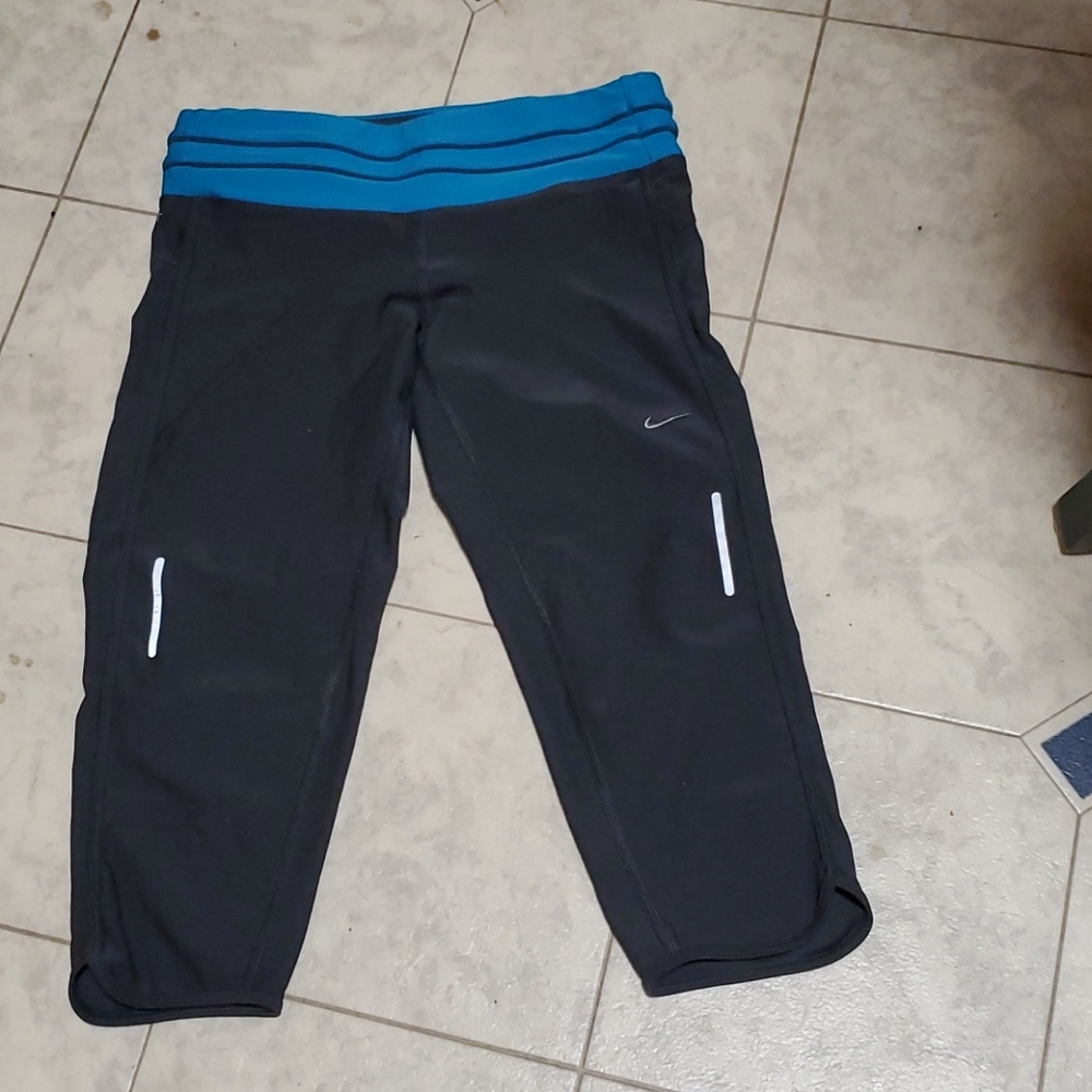 Nike dri-fit capris size S